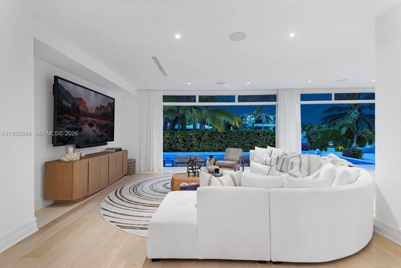 761 Buttonwood Ln, Miami, FL 33137 Photo