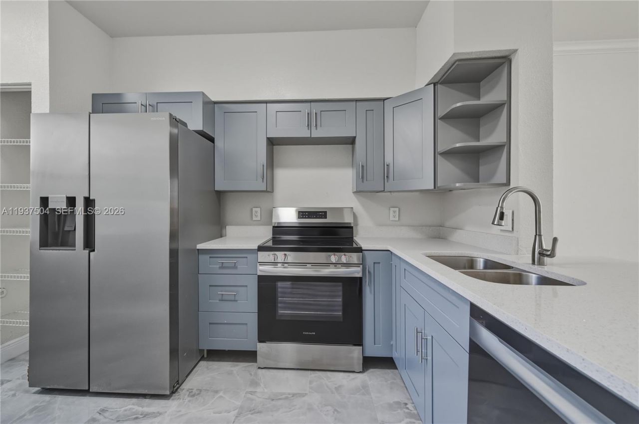 810 NE 212th Ter, Unit 5, Miami, FL 33179 Photo