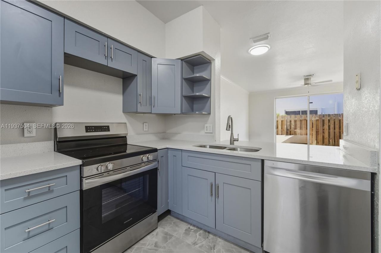 810 NE 212th Ter, Unit 5, Miami, FL 33179 Photo