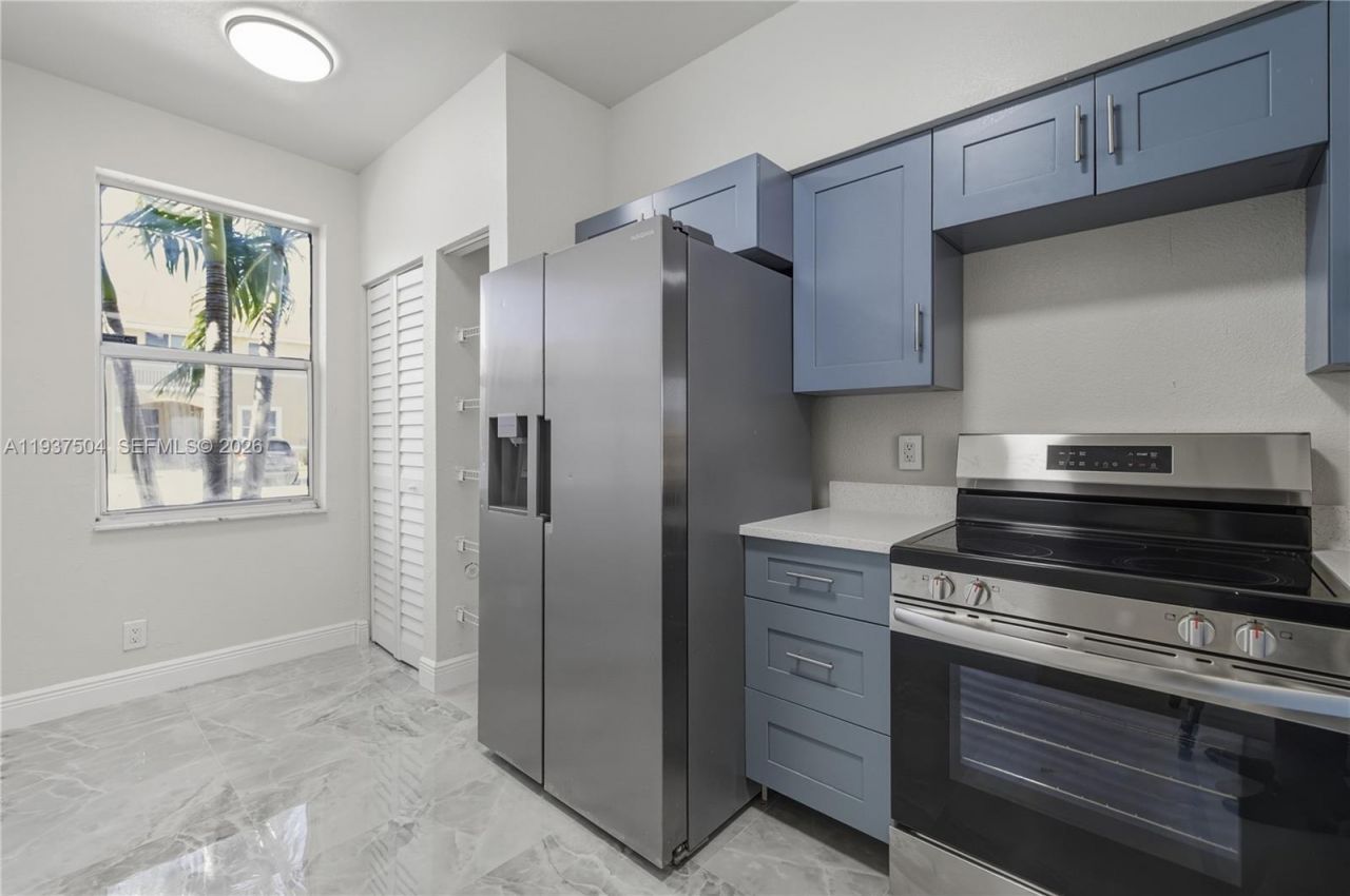 810 NE 212th Ter, Unit 5, Miami, FL 33179 Photo