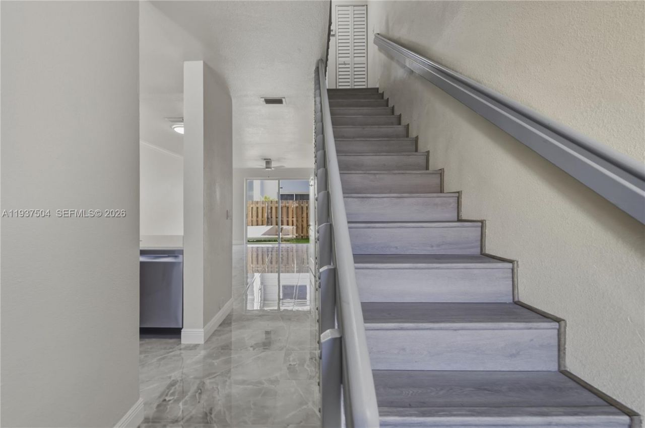 810 NE 212th Ter, Unit 5, Miami, FL 33179 Photo