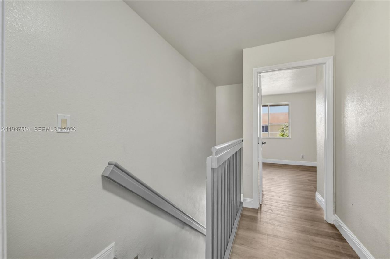 810 NE 212th Ter, Unit 5, Miami, FL 33179 Photo