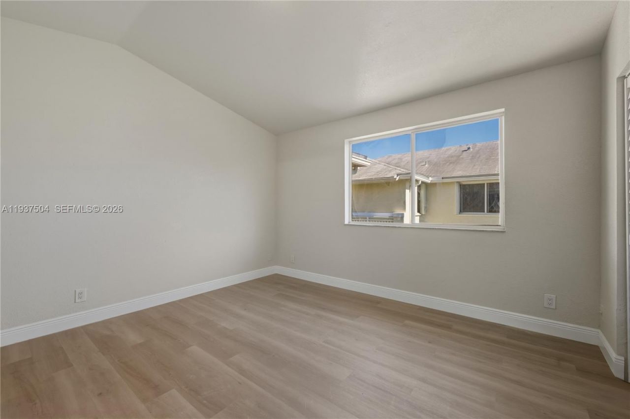 810 NE 212th Ter, Unit 5, Miami, FL 33179 Photo