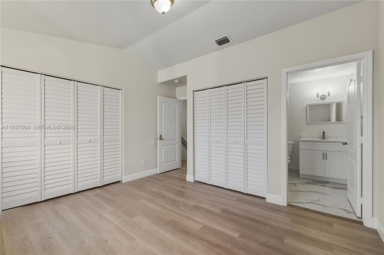 810 NE 212th Ter, Unit 5, Miami, FL 33179 Photo