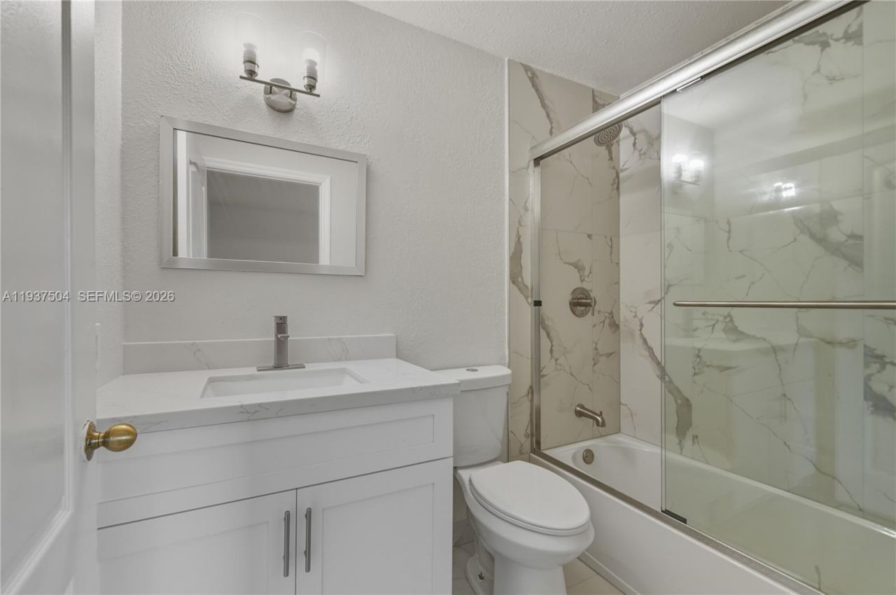 810 NE 212th Ter, Unit 5, Miami, FL 33179 Photo