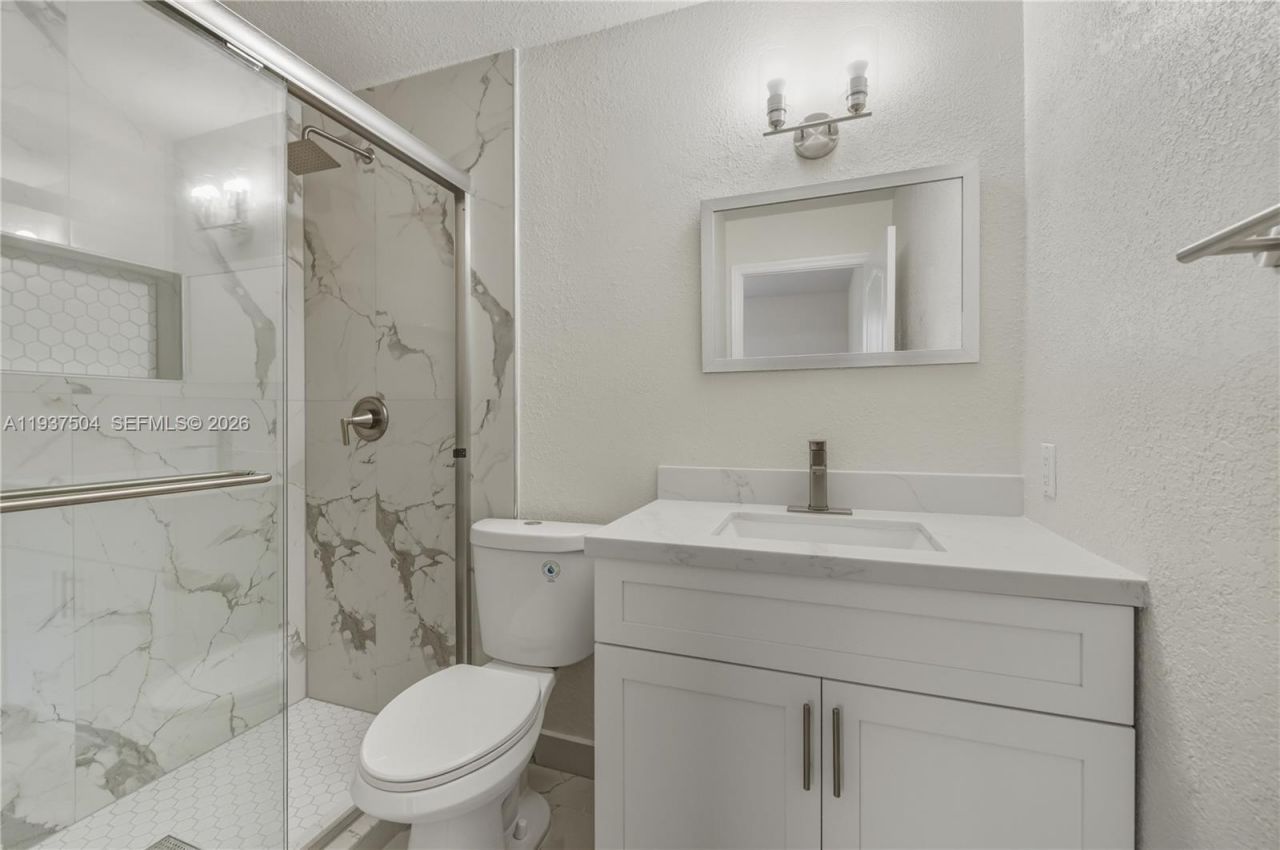 810 NE 212th Ter, Unit 5, Miami, FL 33179 Photo
