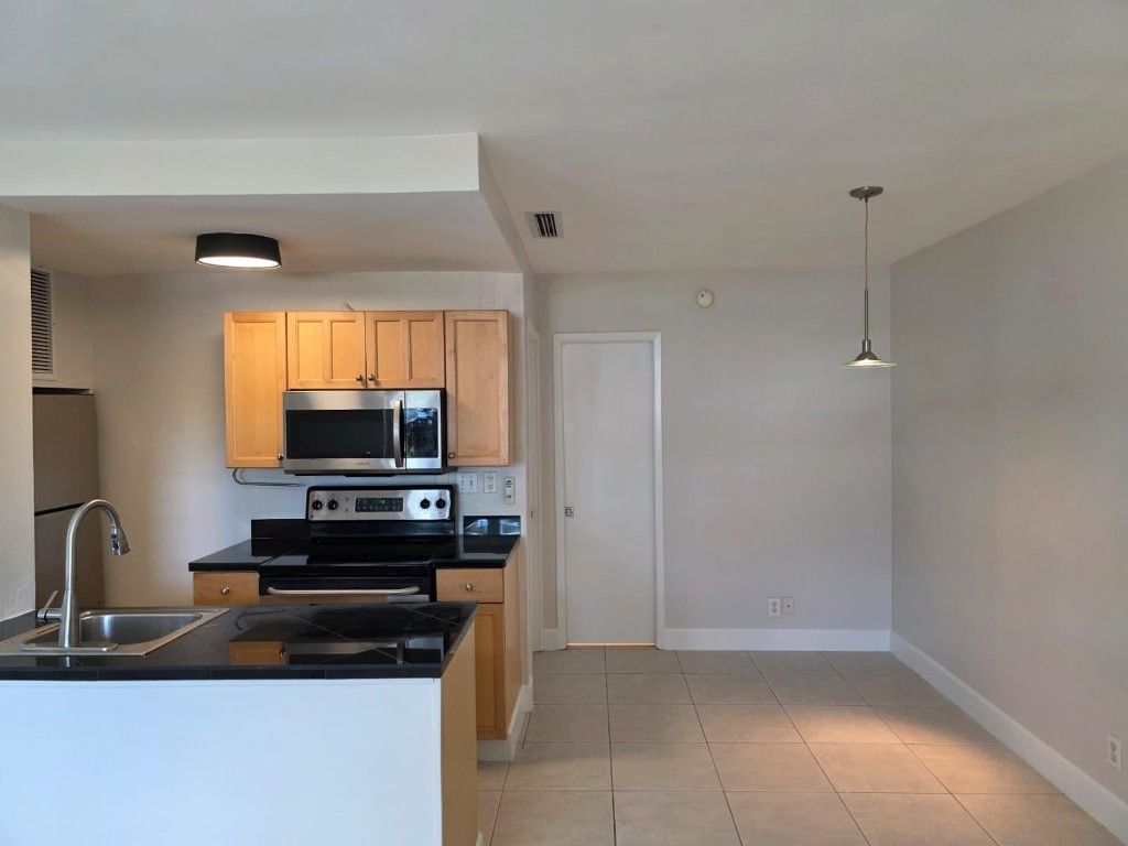 815 Middle River Drive, Unit 117, Fort Lauderdale, FL 33304 Photo