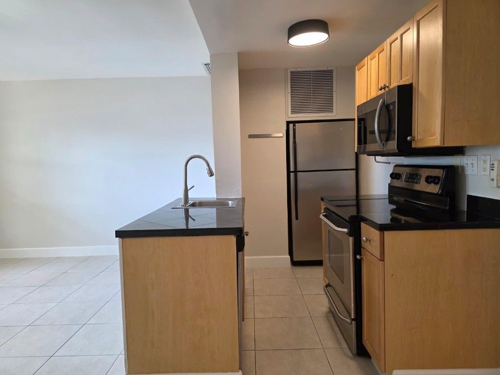 815 Middle River Drive, Unit 117, Fort Lauderdale, FL 33304 Photo