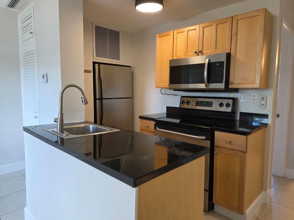 815 Middle River Drive, Unit 117, Fort Lauderdale, FL 33304 Photo