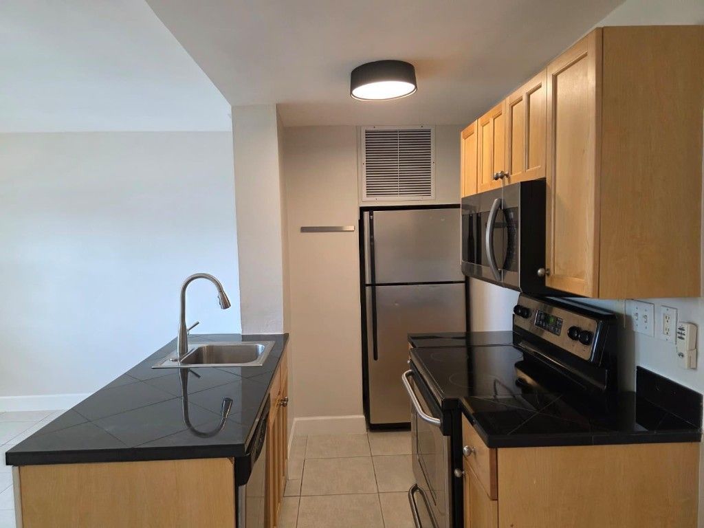 815 Middle River Drive, Unit 117, Fort Lauderdale, FL 33304 Photo