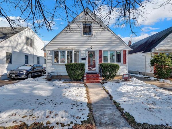 932 Cherry Lane, Floral Park, NY 11001