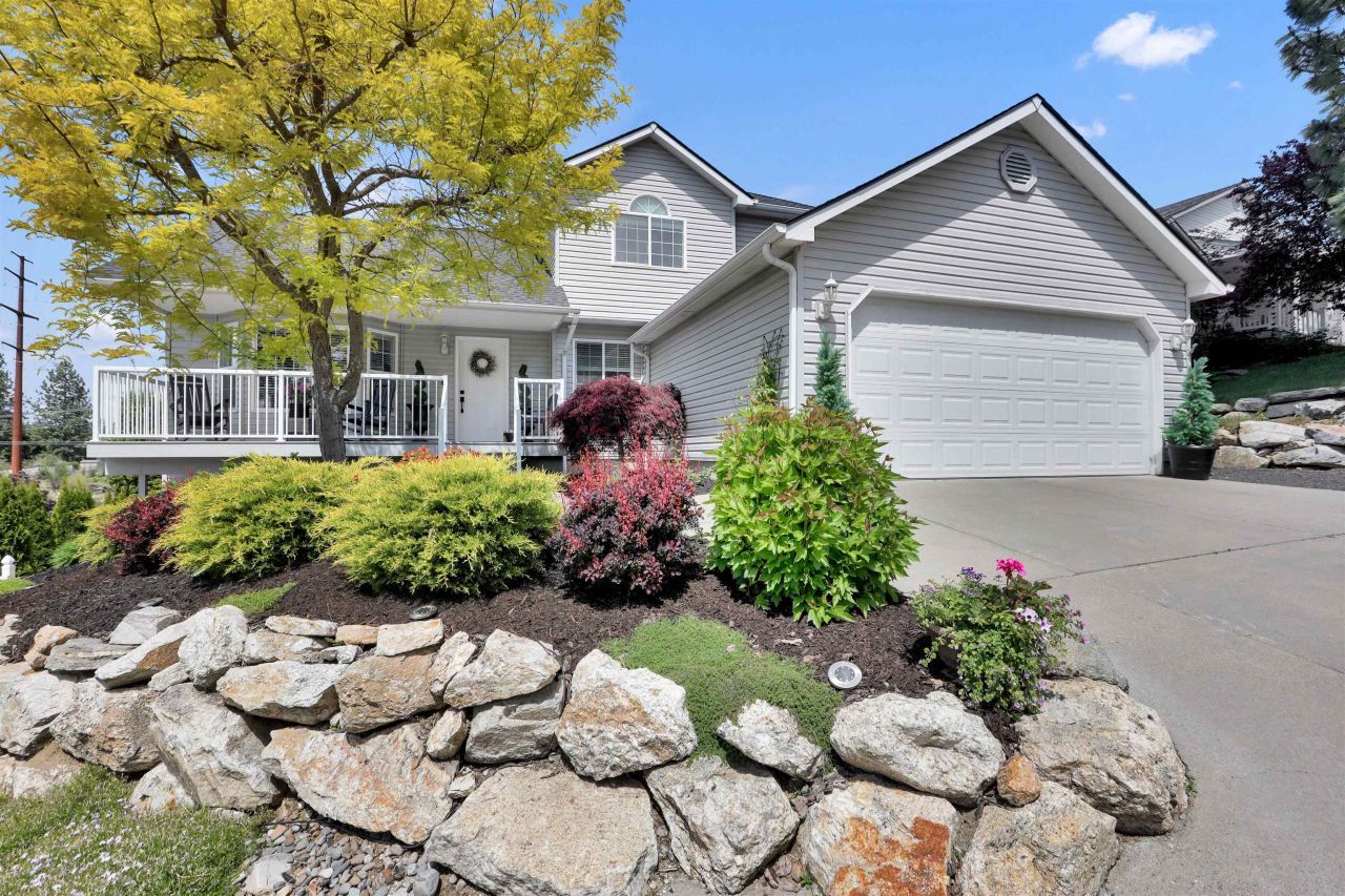 8310 E Bull Pine Ln, Spokane, WA 99217 Main Photo