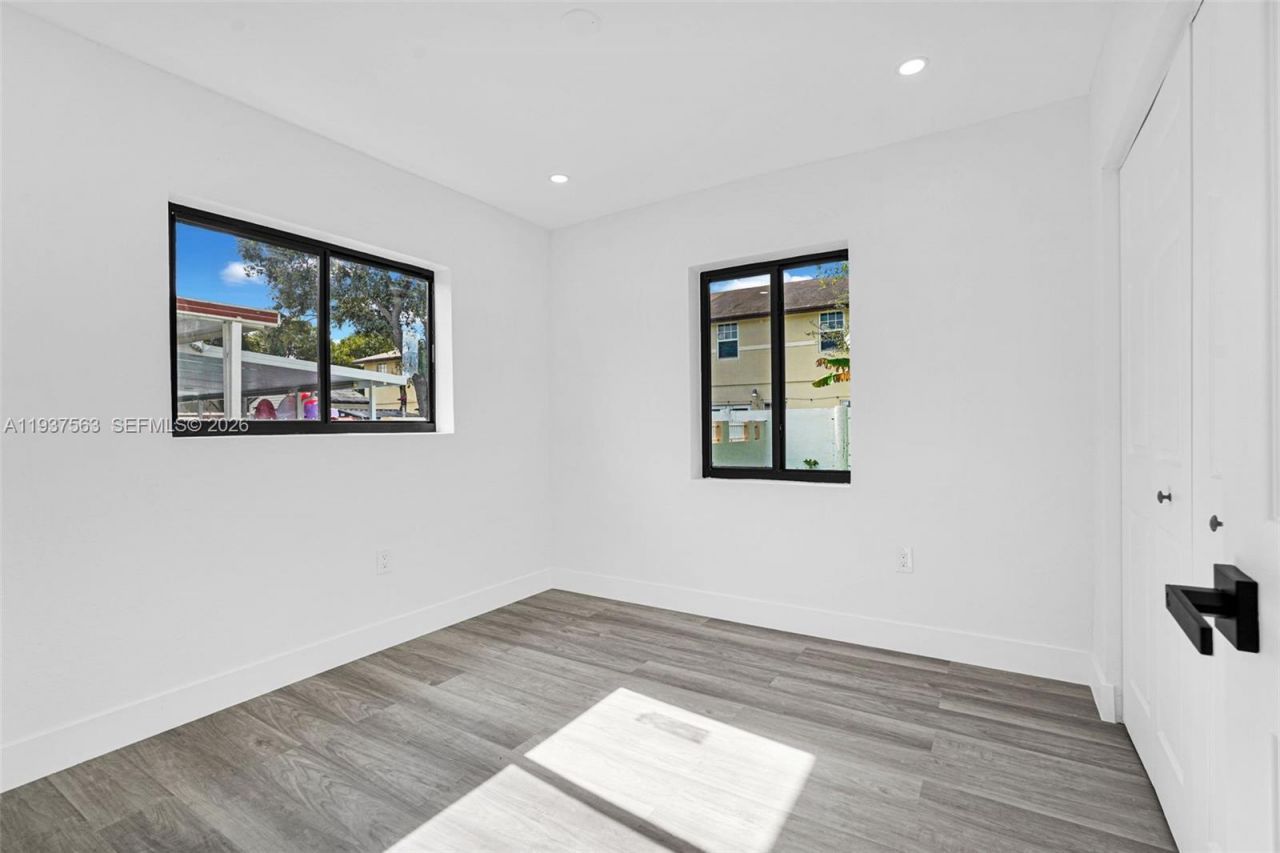 19720 NW 33rd Ave, Miami Gardens, FL 33056 Photo