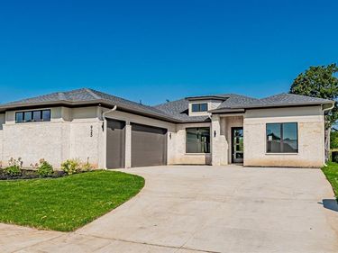 925 Bandon Dunes Drive, Fort Worth, TX 76028