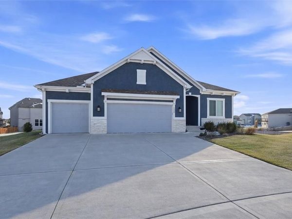 4420 SW Tanzanite Circle, Lee's Summit, MO 64082