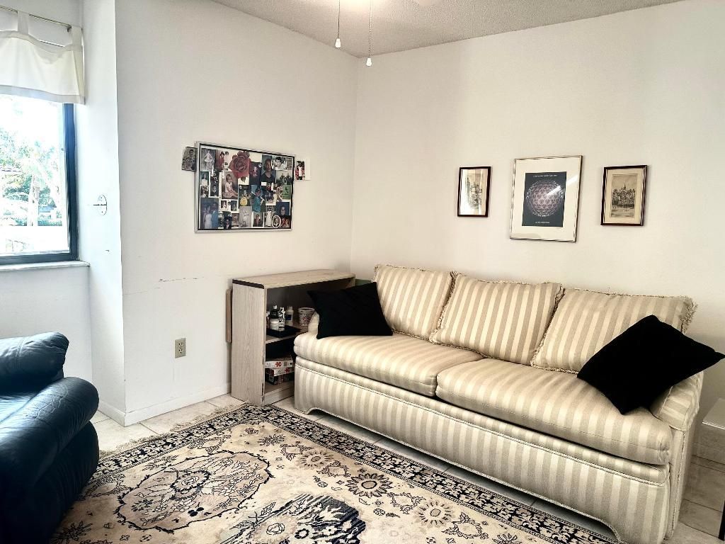 25 Pelican Pointe Drive, Unit 201, Delray Beach, FL 33483 Photo