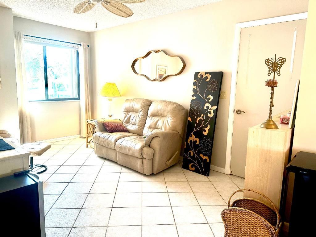 25 Pelican Pointe Drive, Unit 201, Delray Beach, FL 33483 Photo