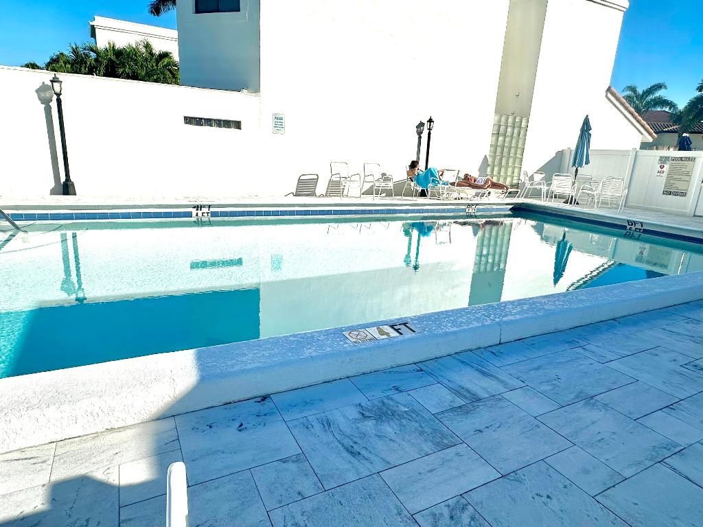 25 Pelican Pointe Drive, Unit 201, Delray Beach, FL 33483 Photo