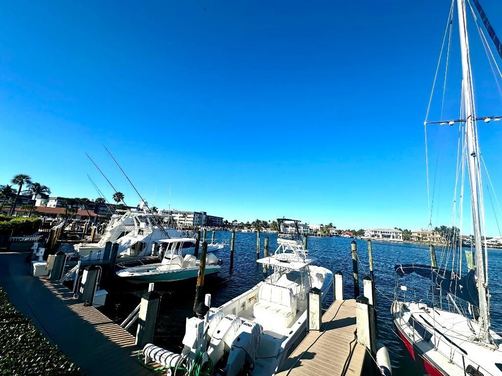 25 Pelican Pointe Drive, Unit 201, Delray Beach, FL 33483 Photo