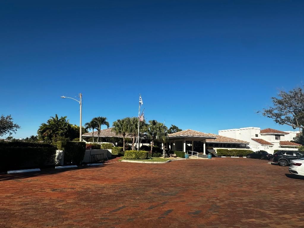 25 Pelican Pointe Drive, Unit 201, Delray Beach, FL 33483 Photo