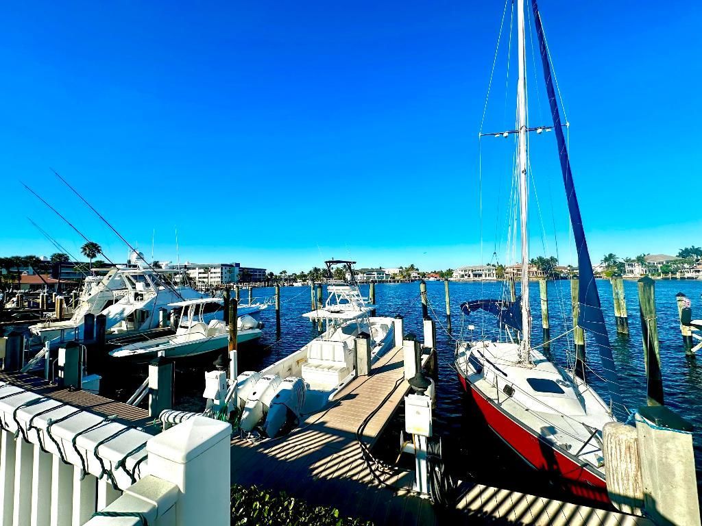 25 Pelican Pointe Drive, Unit 201, Delray Beach, FL 33483 Photo