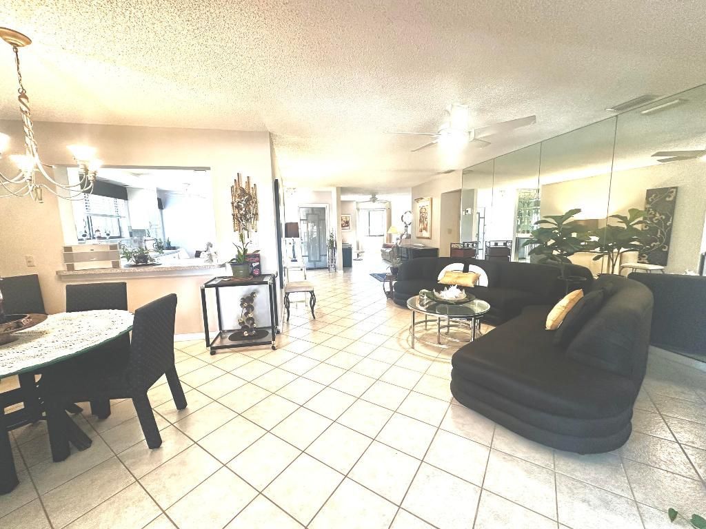 25 Pelican Pointe Drive, Unit 201, Delray Beach, FL 33483 Photo