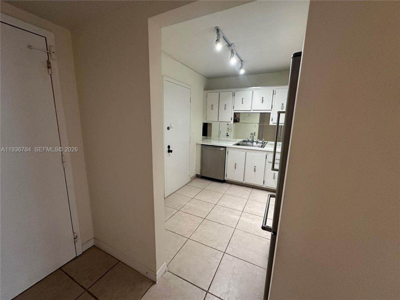 600 Three Islands Blvd, Unit 1402, Hallandale Beach, FL 33009 Photo