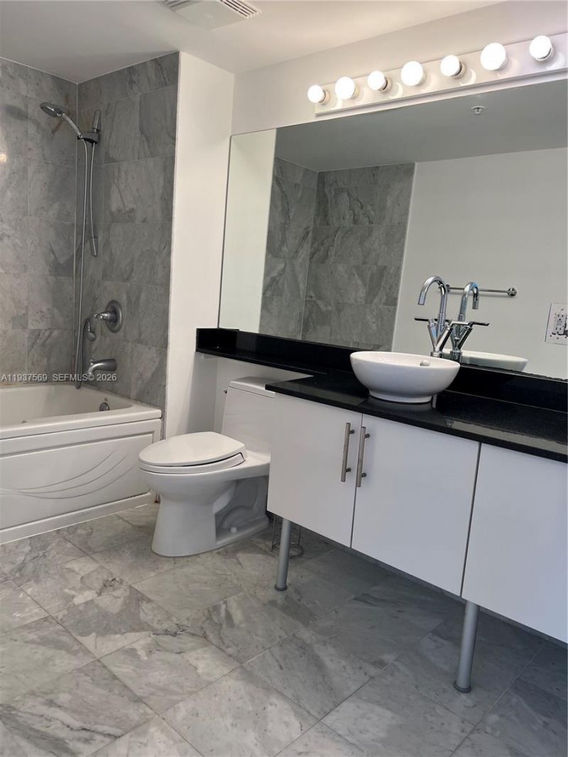 31 SE 5th St, Unit 3308, Miami, FL 33131 Photo