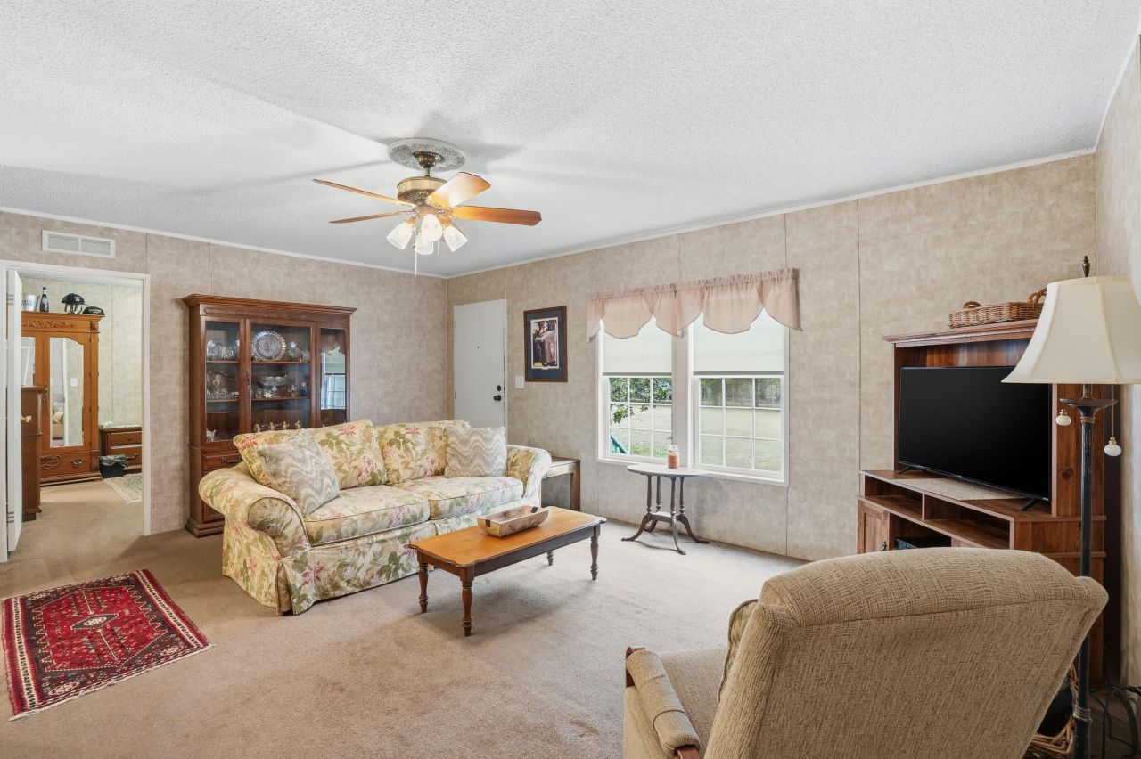 388 Rebel Lane Photo 15