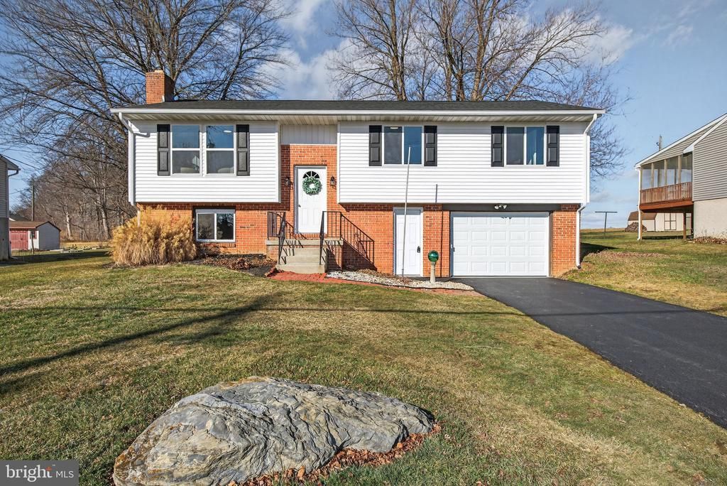 1721 Pioneer Road, Lancaster, PA 17602 Main Photo