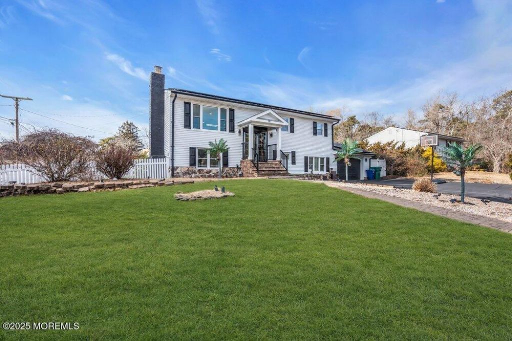 19 Beacon Street, Jackson, NJ 08527 Main Photo