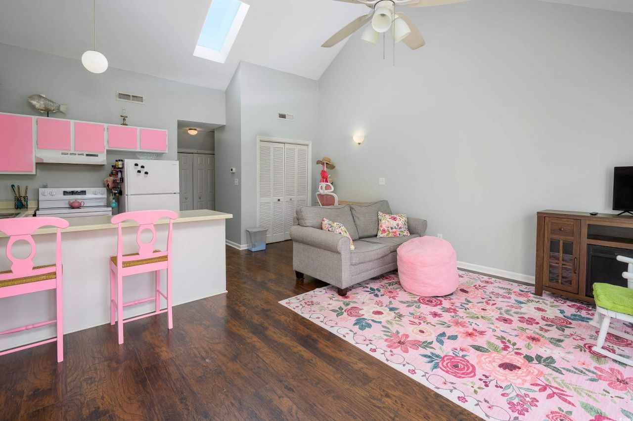 1851 Colony Dr. Photo 7