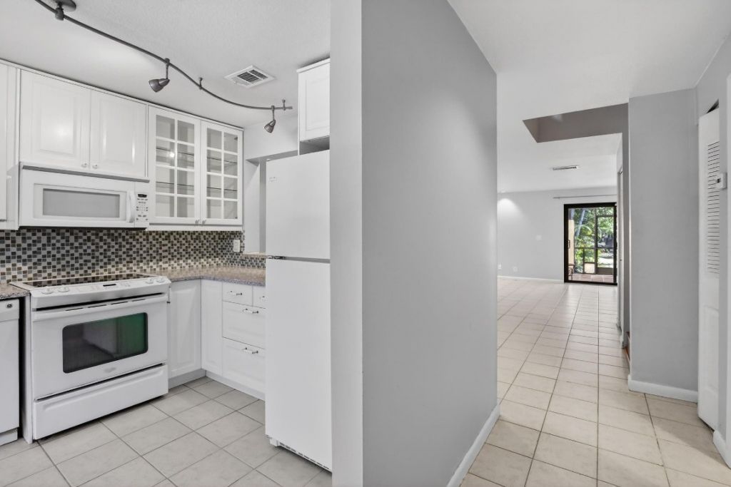 1261 NW 99th Terrace, Unit 47, Pembroke Pines, FL 33024 Photo