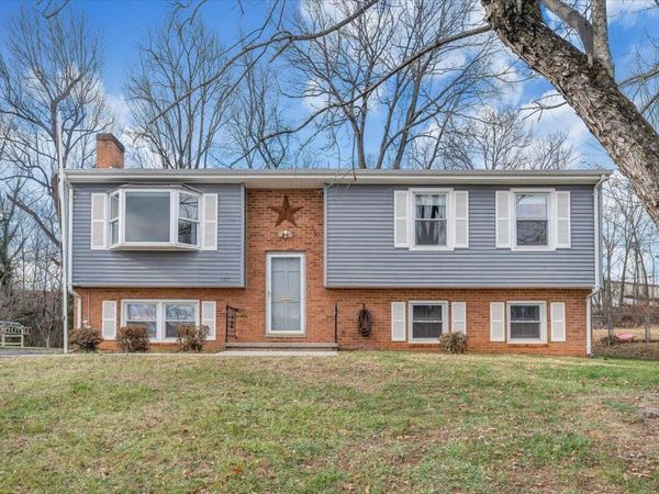 1025 Grove LN, Roanoke, VA 24012