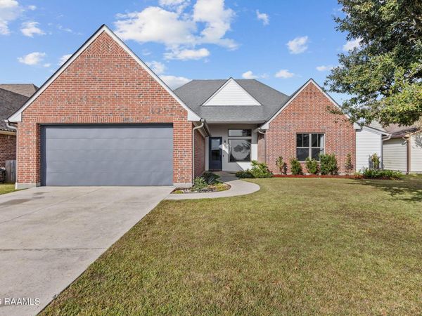 203 Cane Creek Drive, Broussard, LA 70518