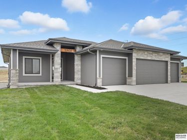 5302 S 200th Avenue, Omaha, NE 68135