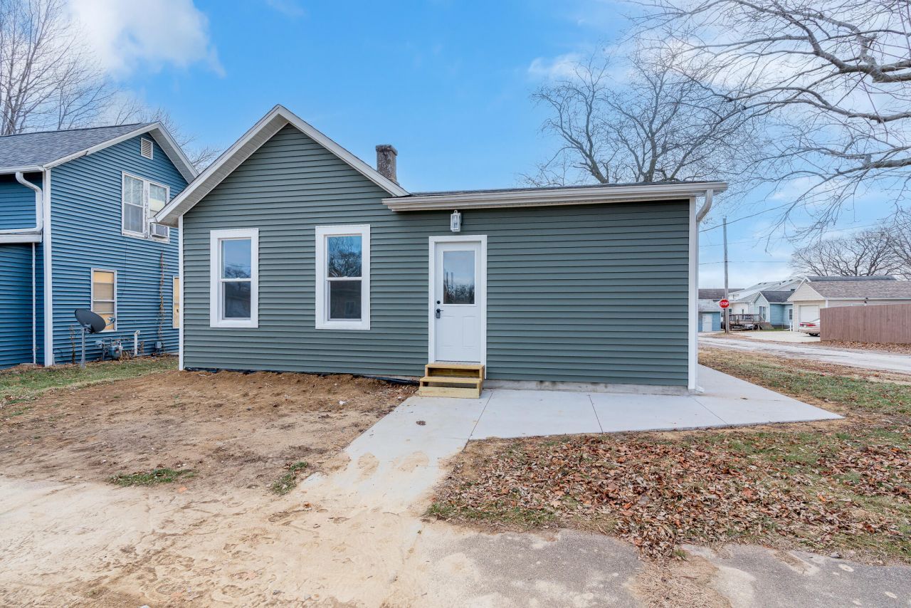 1402 E 5th St, Muscatine, IA 52761 Main Photo