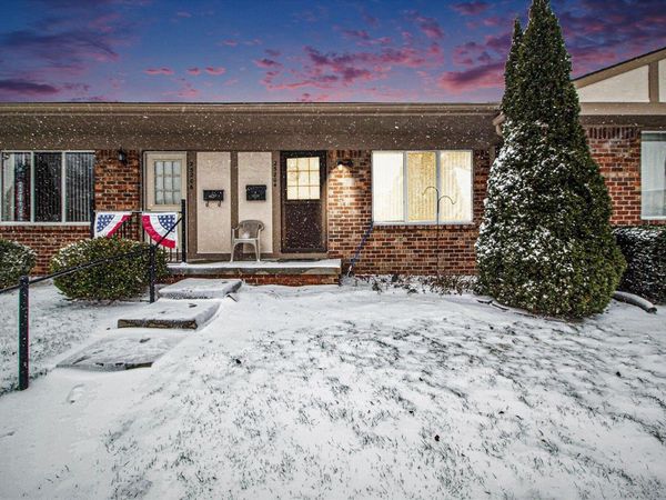 25204 Franklin Terrace, Unit 6, South Lyon, MI 48178