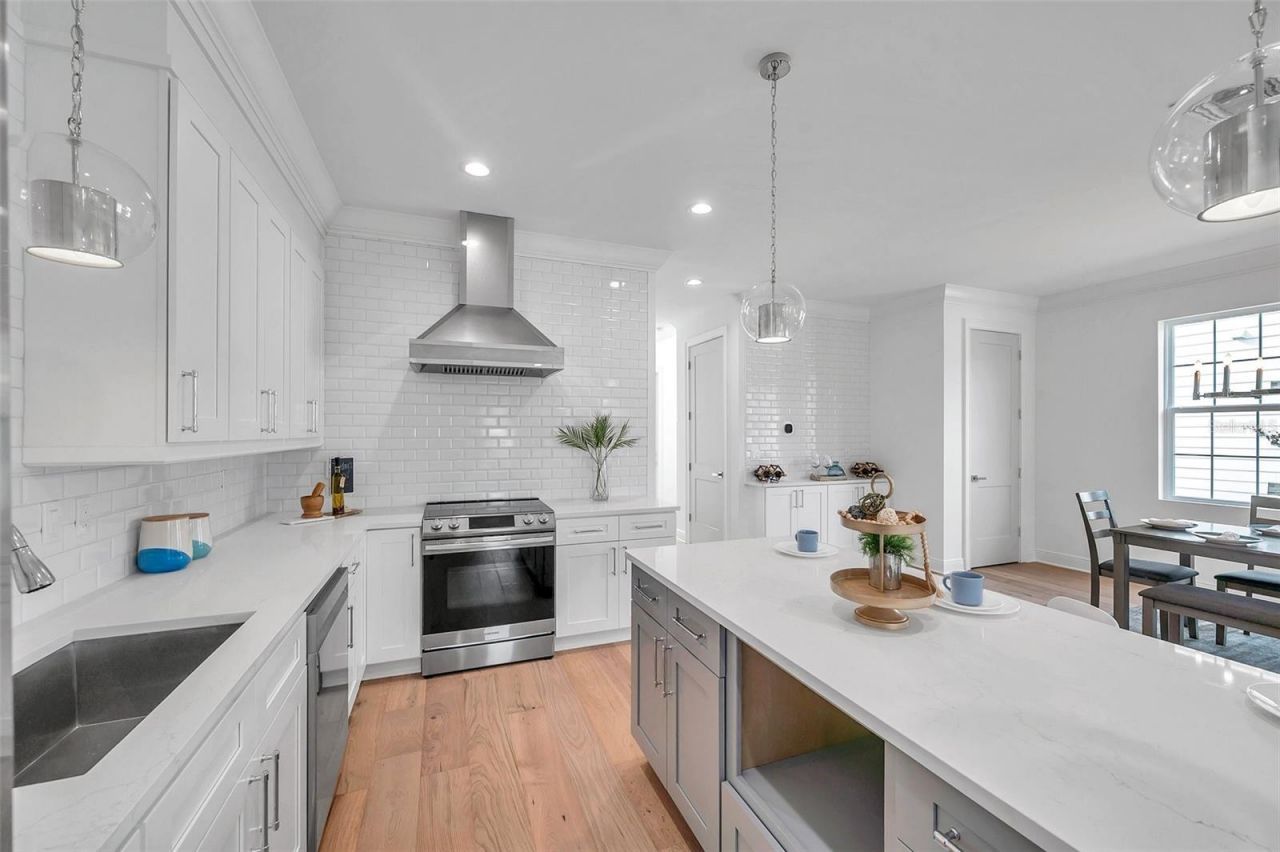 2369 Bahia Vista Street, Sarasota, FL 34239 Photo