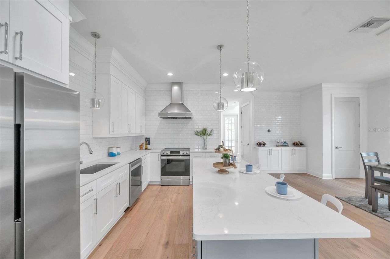 2369 Bahia Vista Street, Sarasota, FL 34239 Photo