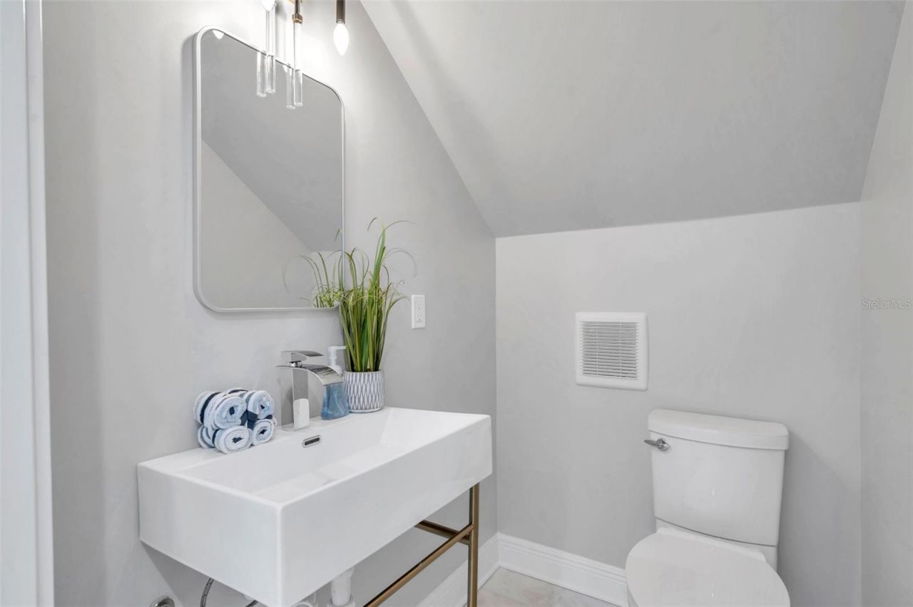 2369 Bahia Vista Street, Sarasota, FL 34239 Photo