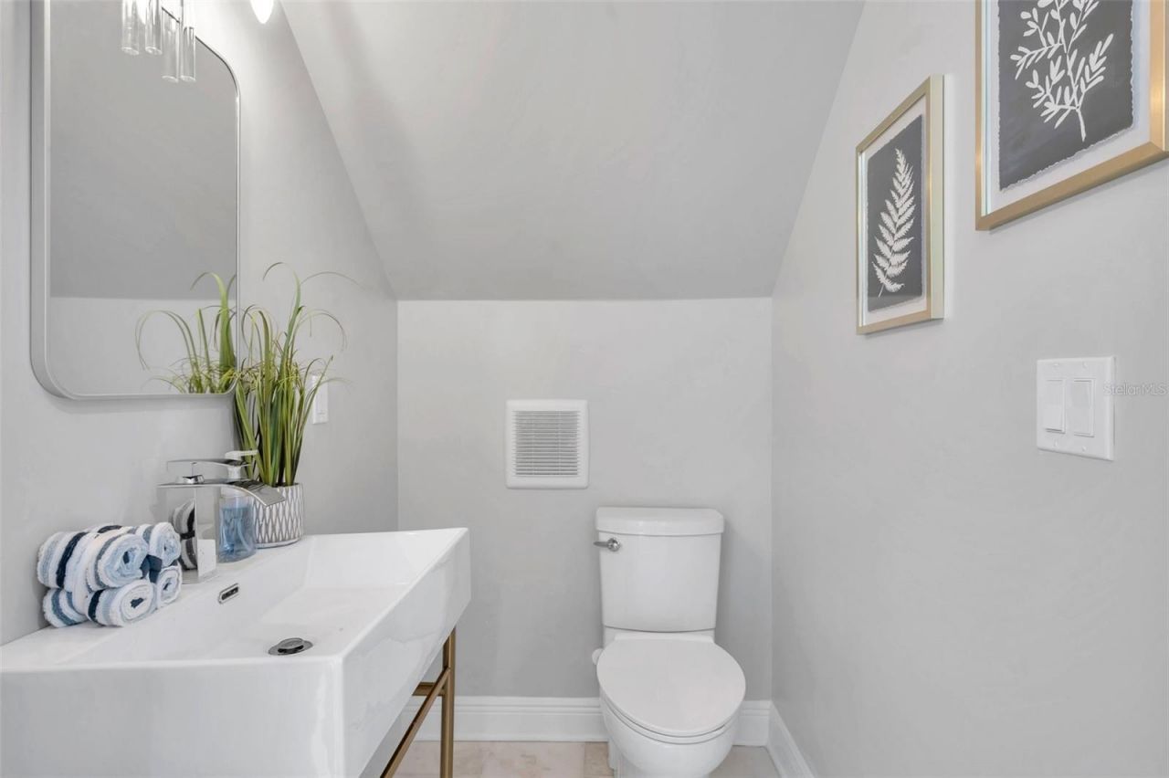 2369 Bahia Vista Street, Sarasota, FL 34239 Photo