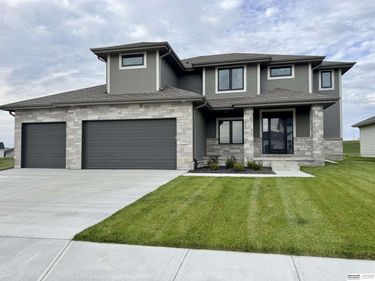 21722 Parkview Drive, Gretna, NE 68028