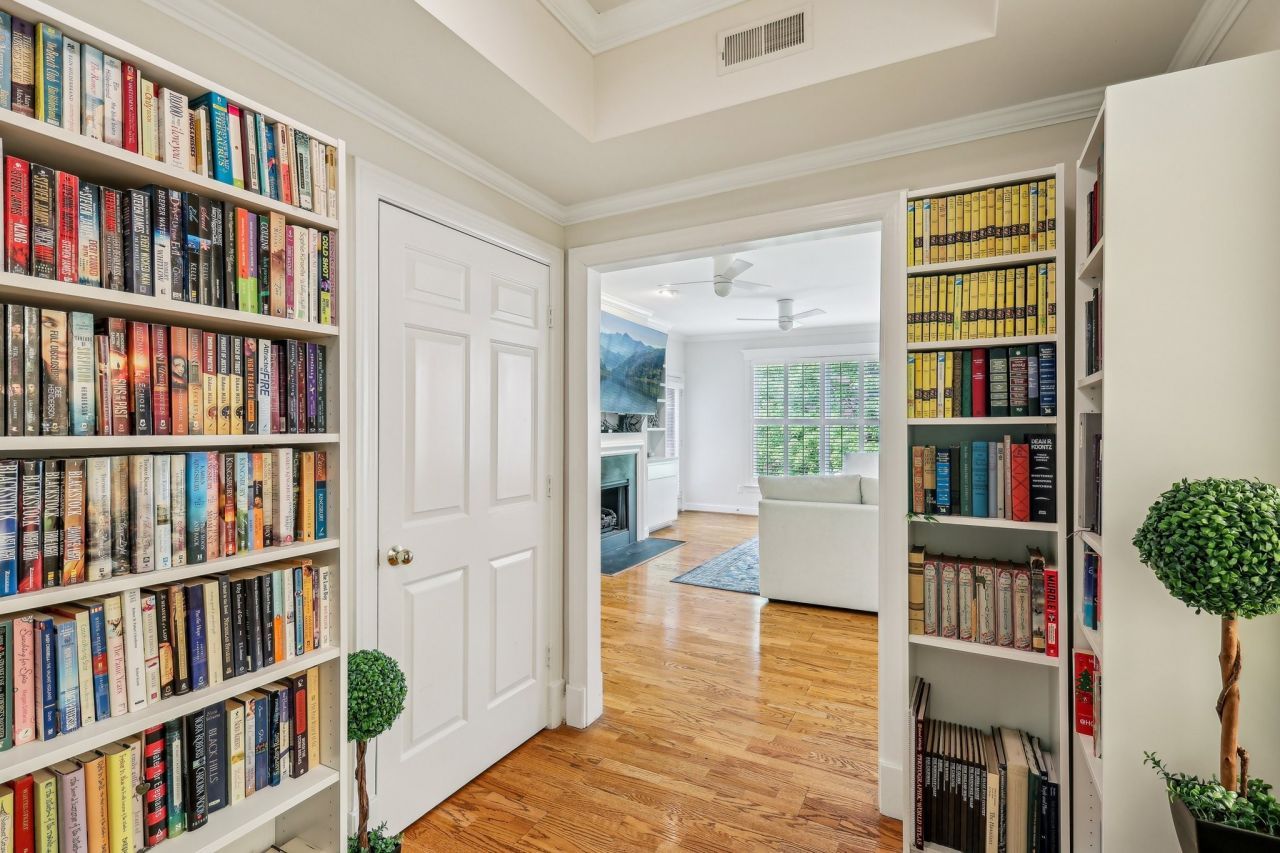 4040 Woodlawn Dr, Unit 30, Nashville, TN 37205 Main Photo