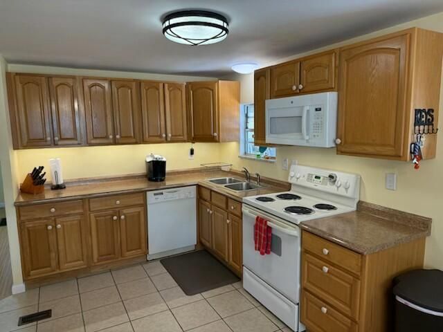 8217 SE Swan Avenue, Hobe Sound, FL 33455 Photo