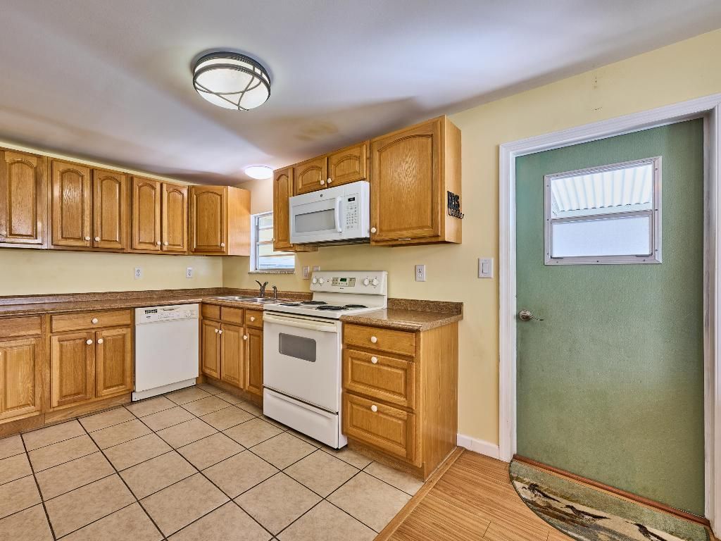 8217 SE Swan Avenue, Hobe Sound, FL 33455 Photo