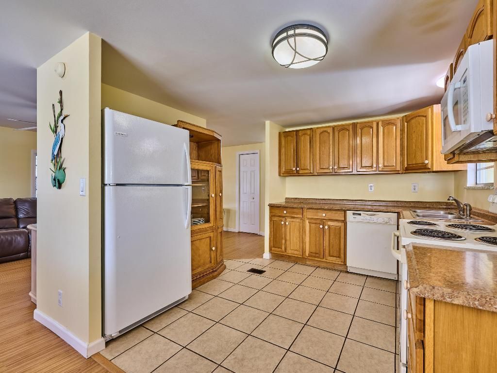 8217 SE Swan Avenue, Hobe Sound, FL 33455 Photo