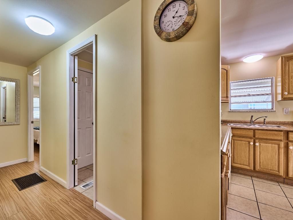 8217 SE Swan Avenue, Hobe Sound, FL 33455 Photo