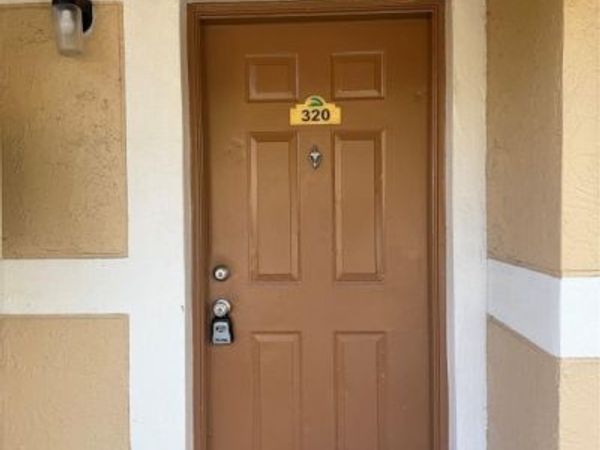 320 E Palm Circle, Unit 320, Pembroke Pines, FL 33025
