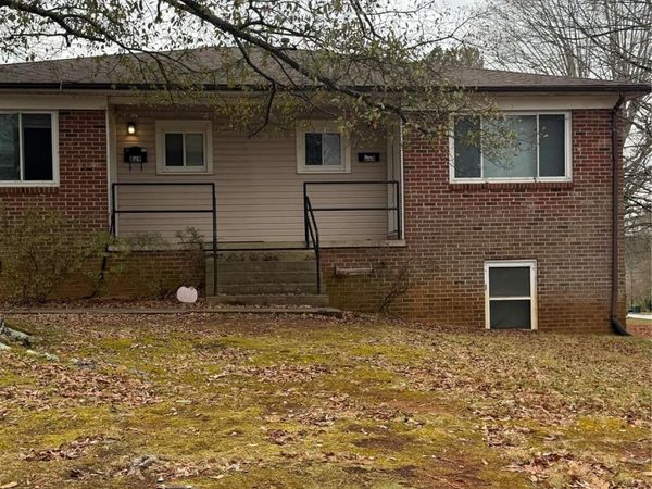 833 4th Avenue SW, Hickory, NC 28602